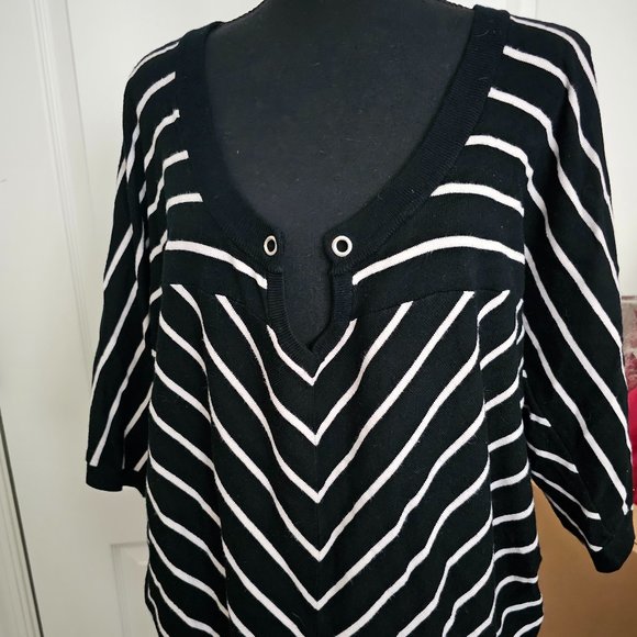 Lane Bryant Black and White Short Sleeve Dolman Sweater Great condition! - Picture 1 of 6
